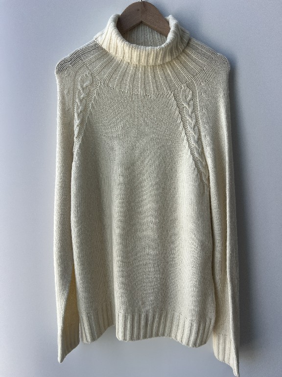 Bạn nên mua áo len chui đầu nào?