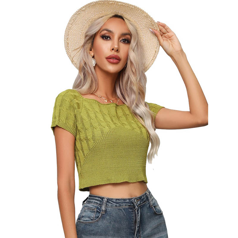 Trẻ em có cần mặc quần áo khác bên trong áo len dệt kim cổ POLO sọc không?