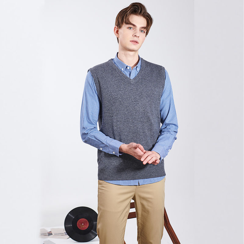 Áo len dệt kim cổ chữ V